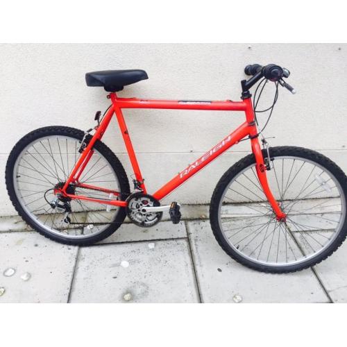 Raleigh red mountain bike gcdfvb