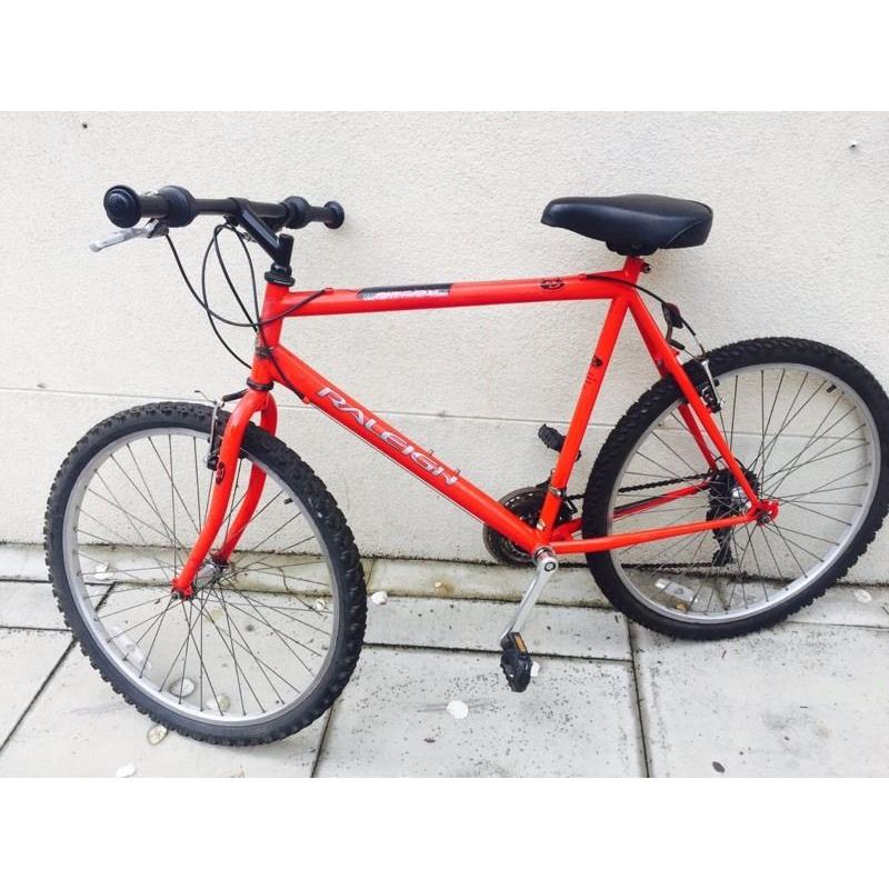 Raleigh red mountain bike gcdfvb