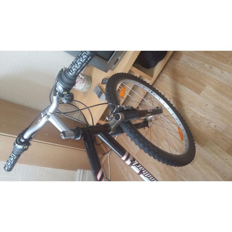 Outlook Diamondback. Adult Hybrid mountain bike. READY TO GO. Size L