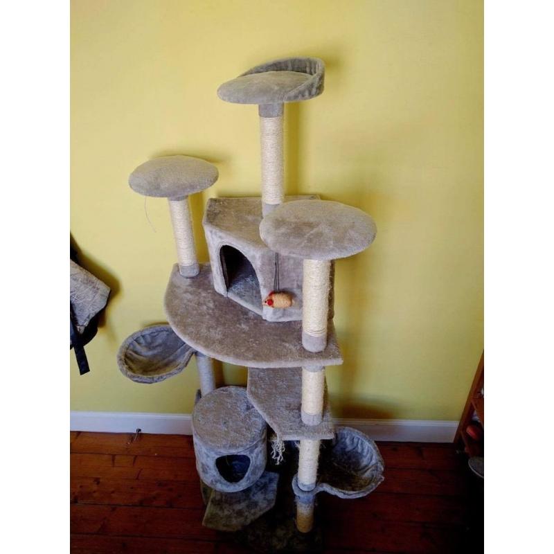 Huge light- grey cat tower !