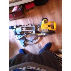 Dewalt dw712 slide compound mitre saw (110/240 volt)