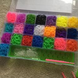 NEW: BOX SET of LOOM BANDS x6000 bands, 3 boards/hooks, 4 packs clips. Nr HULL, East Yorkshire