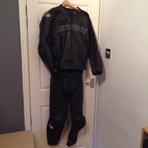 Dainese 2 piece leathers black