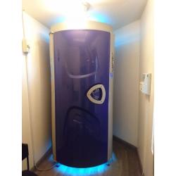 SALON SUNBED LUXURA 500 48 TUBE STAND UP