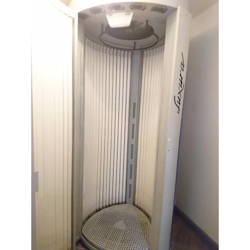 SALON SUNBED LUXURA 500 48 TUBE STAND UP