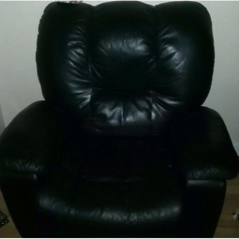 Large black leather recliner 3 seater sofa and two arm chairs