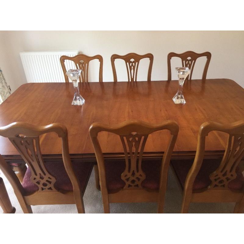 Extendable Pine dining table with 8 padded chairs