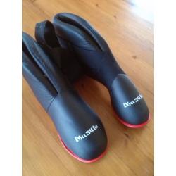 Feet protectors, head guard, gloves and suit for sale