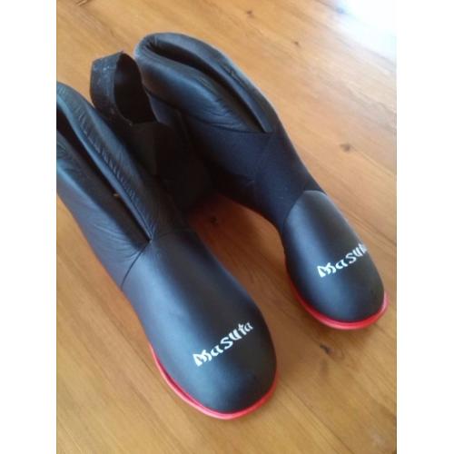 Feet protectors, head guard, gloves and suit for sale
