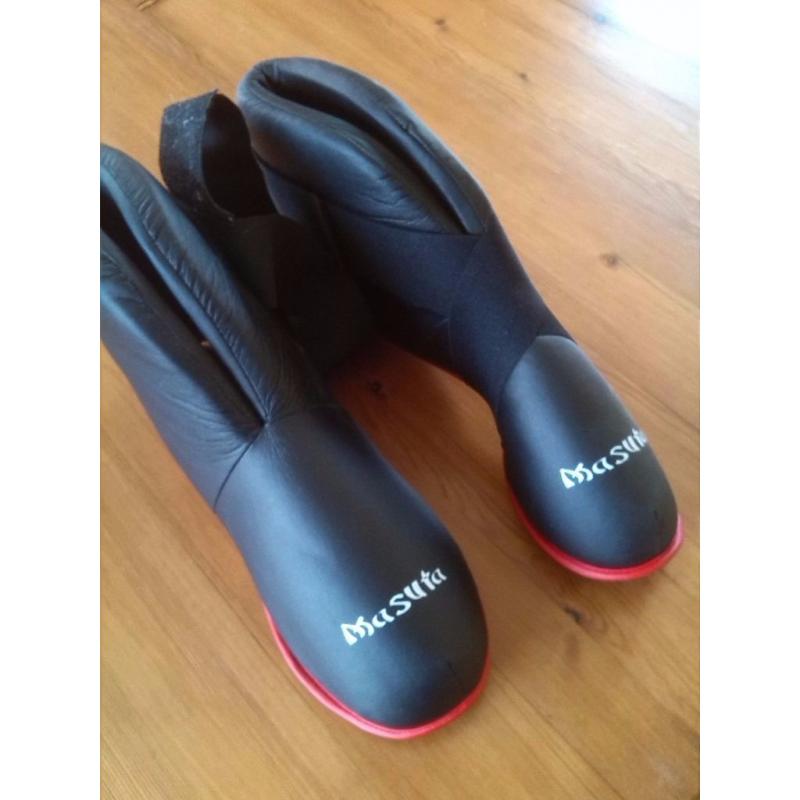 Feet protectors, head guard, gloves and suit for sale
