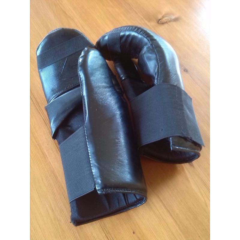 Feet protectors, head guard, gloves and suit for sale