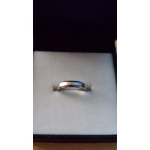 9ct white gold wedding ring size M