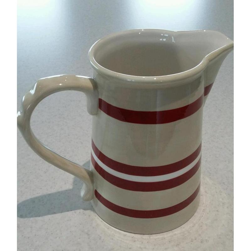 Jug and napkin holder