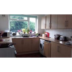Bedroom (unfurnished) to rent in friendly 3 person houseshare in Bishopston, very near Gloucester rd