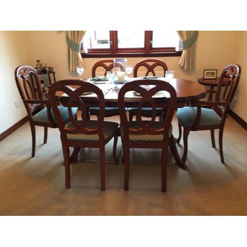 Dining table with matching coffee tables