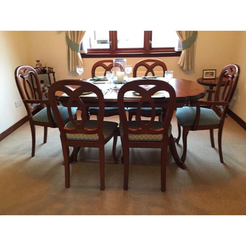 Dining table with matching coffee tables