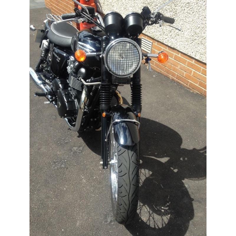 Triumph bonneville t100 black full service 2010 very clean bike