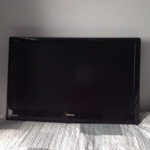 Toshiba tv 42ins freeview