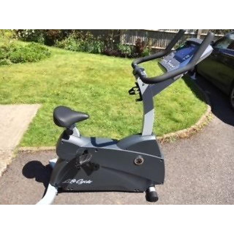 Life Fitness C1 exercise bike with Go Console. Assembled but unused with all instructions.
