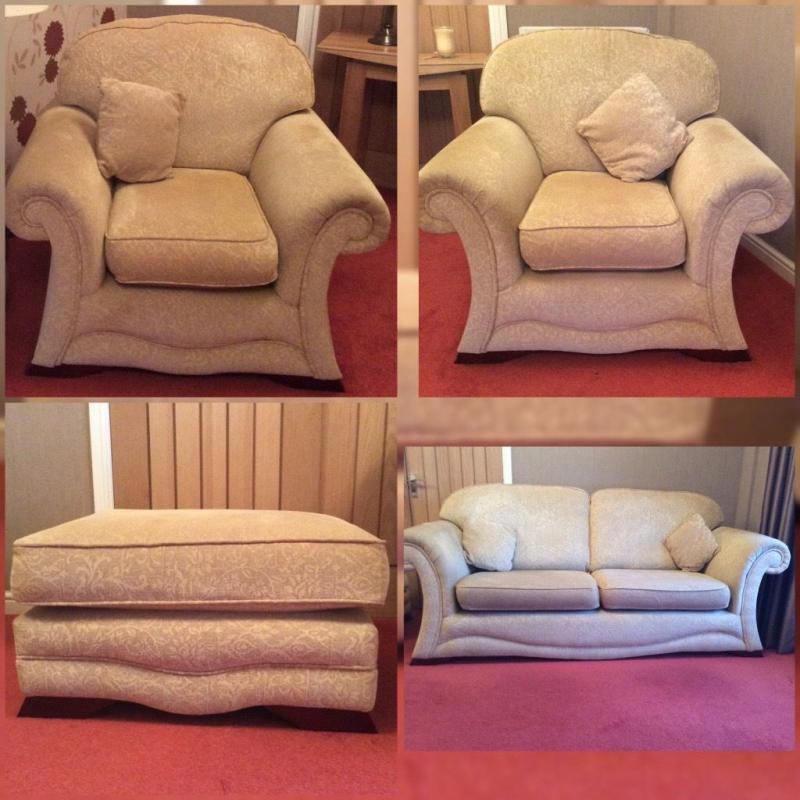 4 Peace Sofa for sale in beige like new very heavy