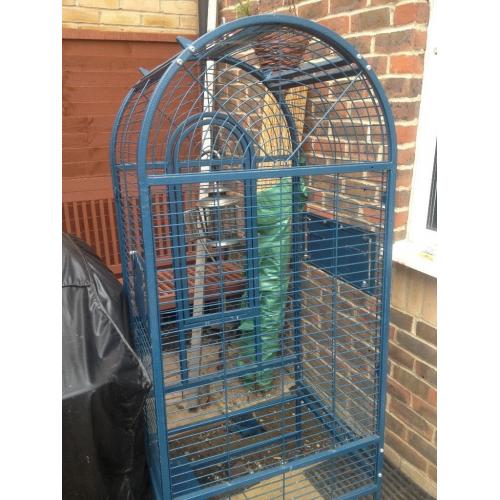 Large parrot cage