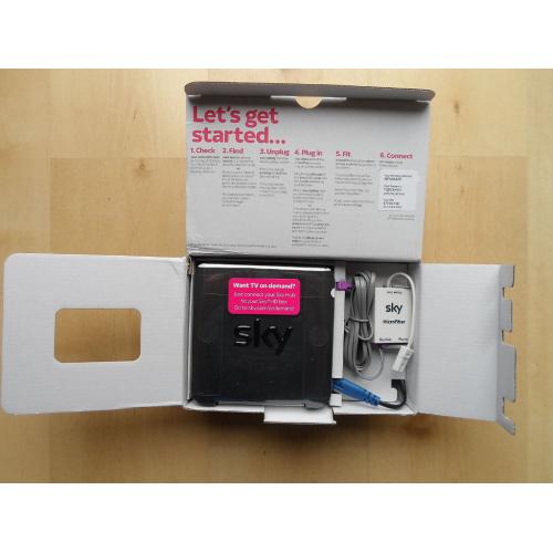NEW SKY BLACK LATEST HOME HUB SR102 BROADBAND ROUTER COMPLETE