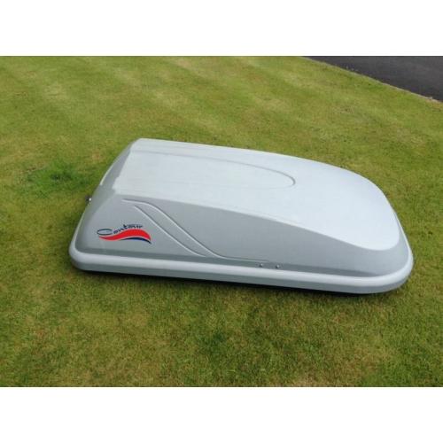 Car roof box