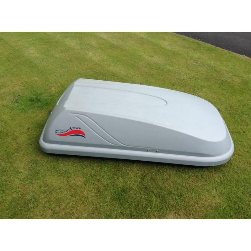 Car roof box
