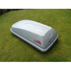Car roof box