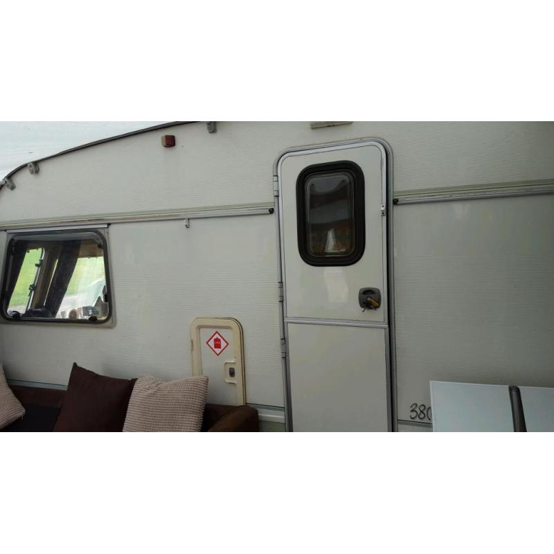 1998 2 birth swift caravan