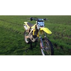 Suzuki rmz 250 motocross