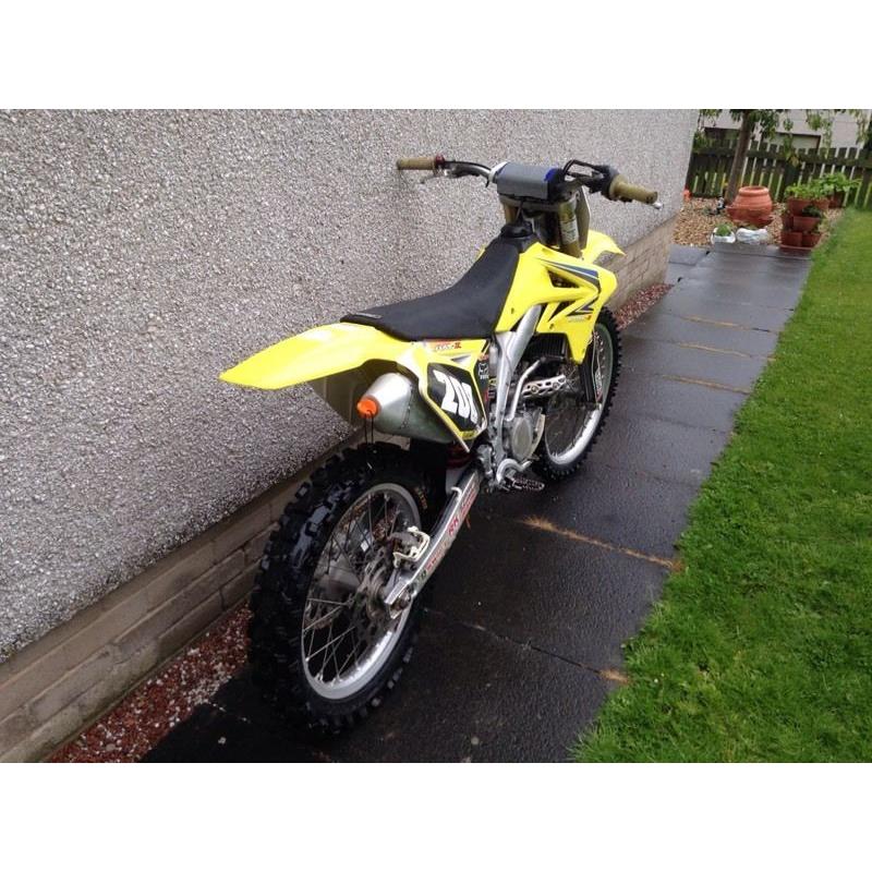 Suzuki rmz 250 motocross
