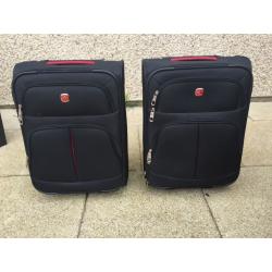 2 hand luggage cases
