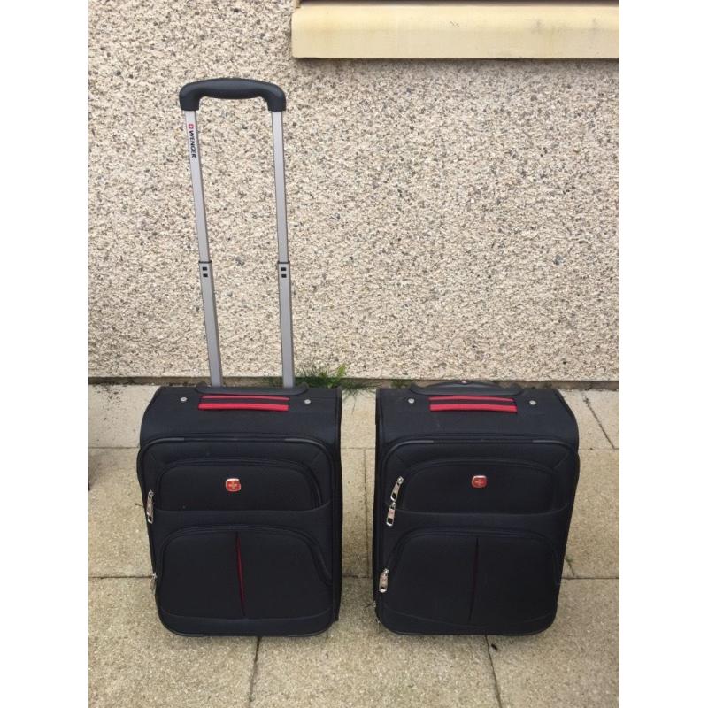 2 hand luggage cases
