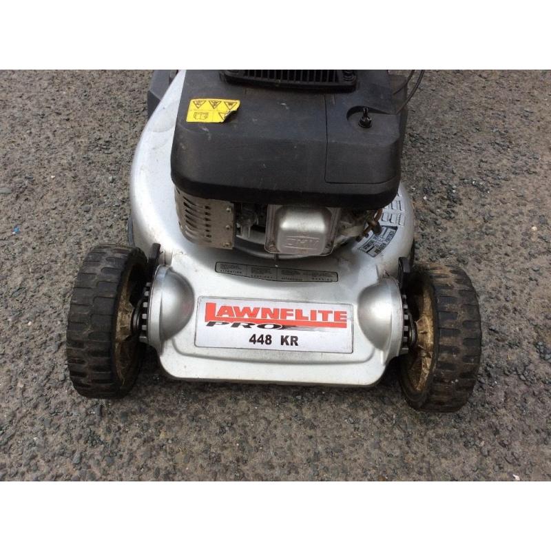 Petrol mower with rear roller