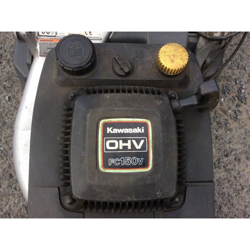 Petrol mower with rear roller