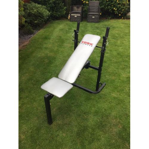York - Weight bench, barbell, Dumbbells and 120kg in weights