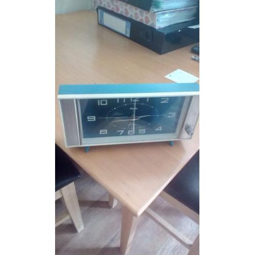 ANTIQUE AND VINTAGE LOT,SEE PICTURES