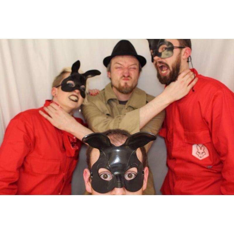 OUTGOING, ACTIVE PEOPLE REQUIRED FOR FUN FRINGE JOB (Part-time)
