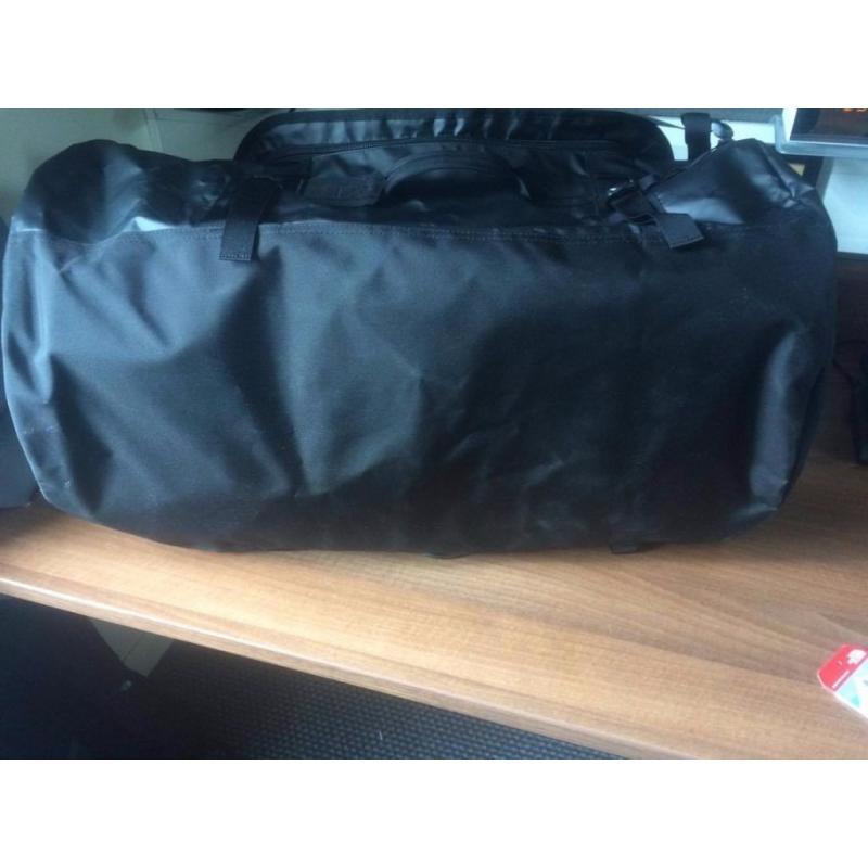North Face Duffel Bag Size: Large. Excellent condition