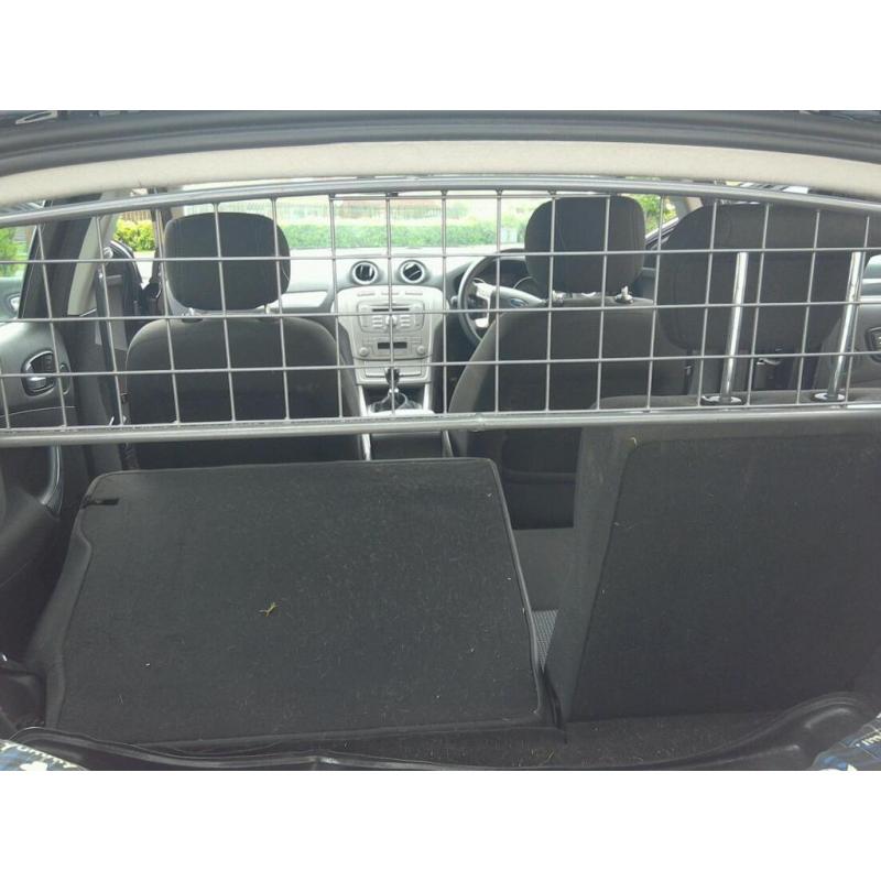 Ford Mondeo 2007-2014 Travall dog guard, boot liner & jumbo dog bed