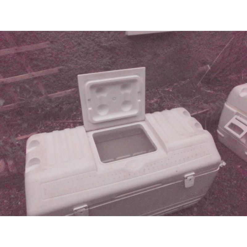 LARGE IGLOO MAXCOLD 156 litre COOL BOX