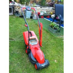 Fly-mo lawn mower with grass box