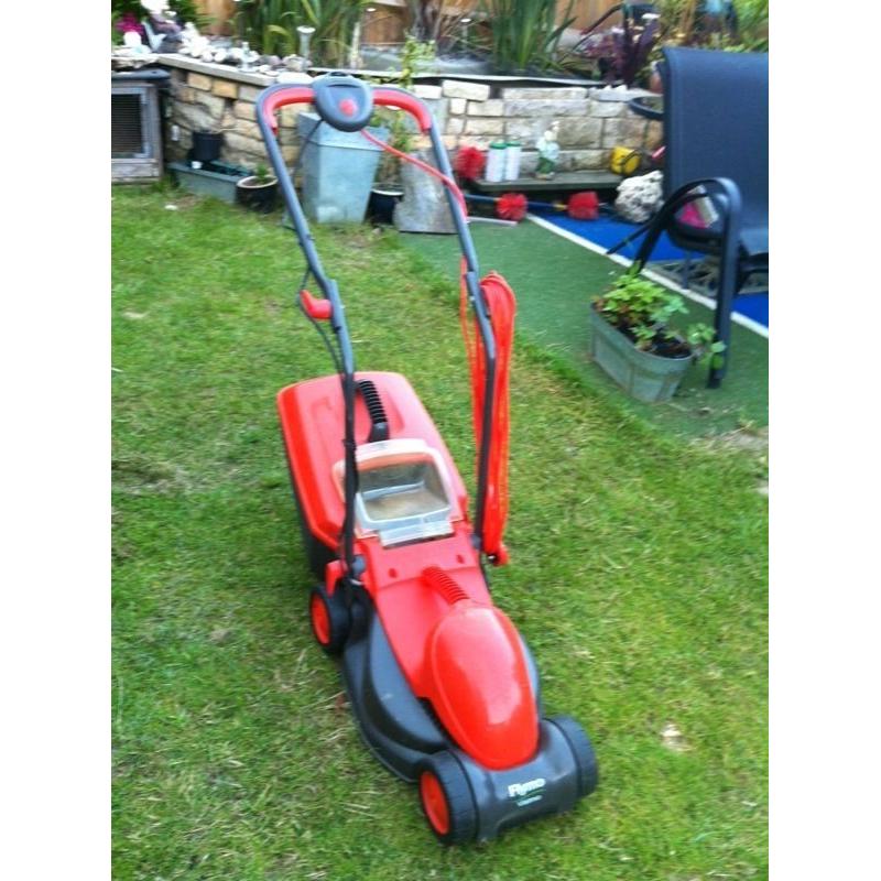 Fly-mo lawn mower with grass box