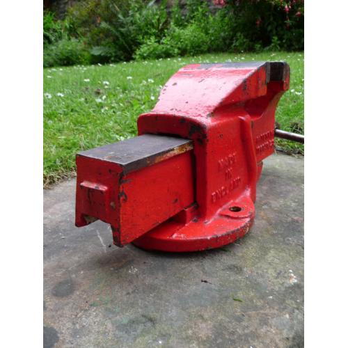 RECORD No 4 BENCH VICE 4 1/2 Jaws MECHANIC ENGINEERS / FITTERS