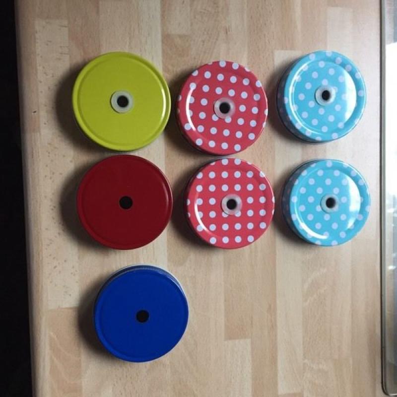 Glass drinking jars with lids