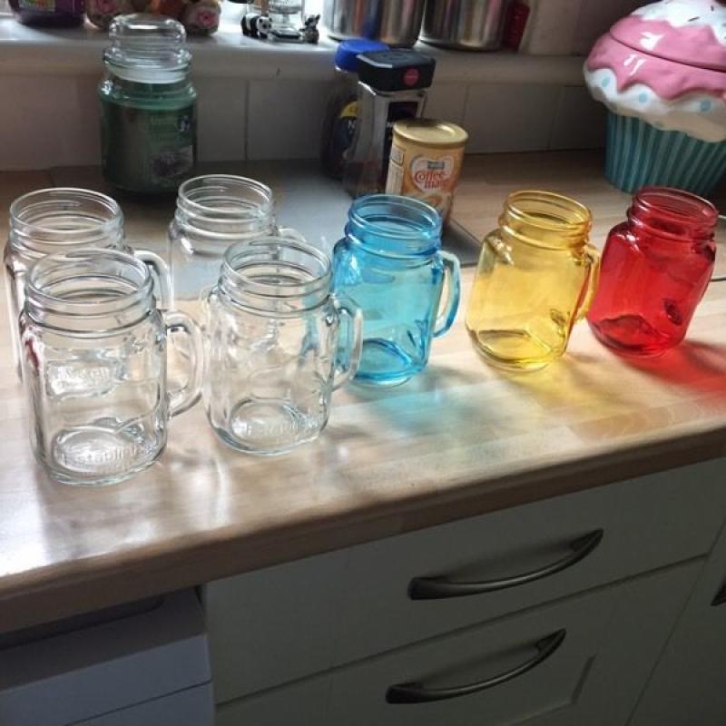 Glass drinking jars with lids