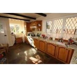 Huge double ensuite in large house share - full sky package, superfast broadband, cleaner, parking