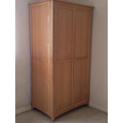 LOVELY OAK WARDROBE