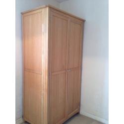 LOVELY OAK WARDROBE